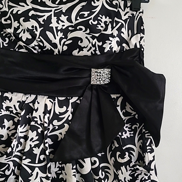 CHARLOTTE RUSSO BLACK AND WHITE SEMI/ FORMAL DRESS - Picture 2 of 7